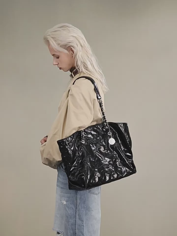 Load video: JACD Quiet Utility Tote – Chain Strap Design with Purpose & Polish