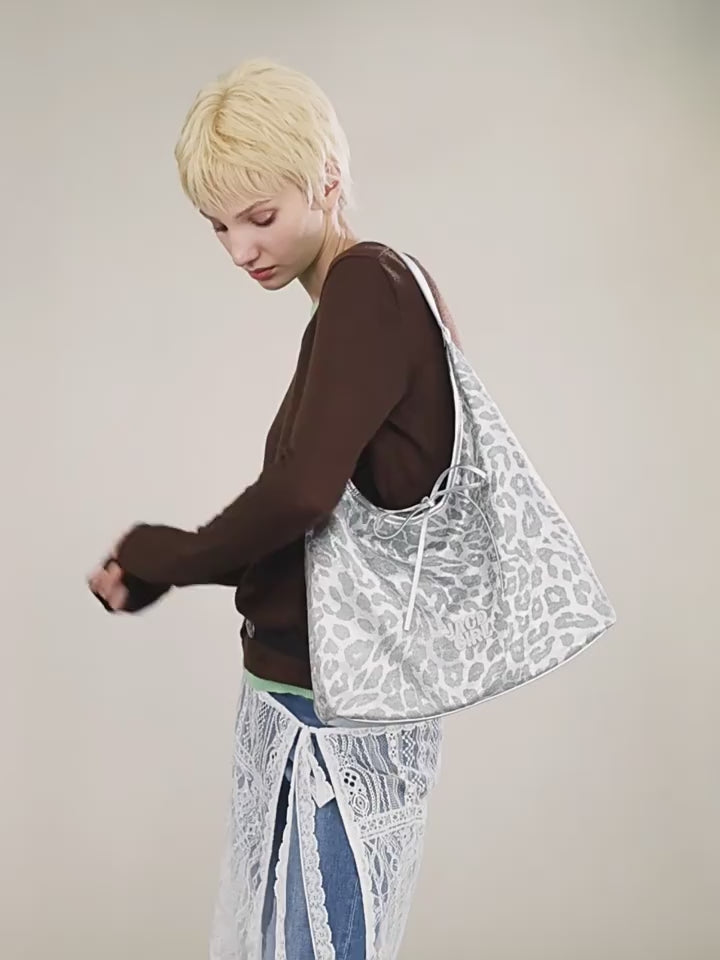 Load video: JACD Soft Leopard Print Tote Bag – Spacious, Stylish & Effortlessly Cool