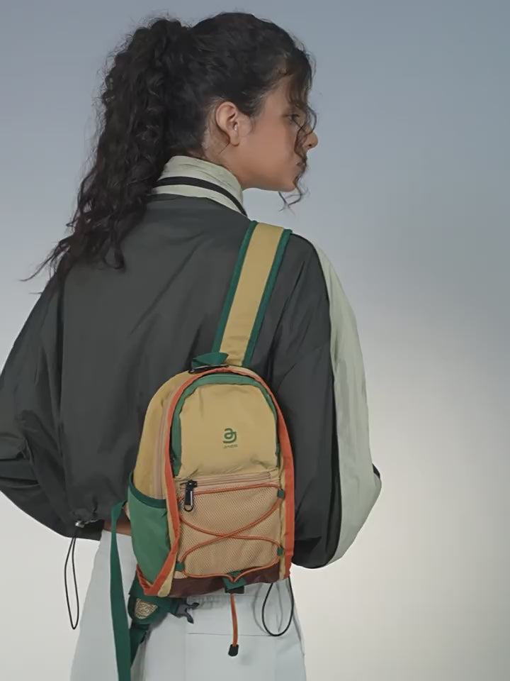 Load video: JACD “TrailLight” Mini Backpack – Sleek, Sporty & Travel-Ready